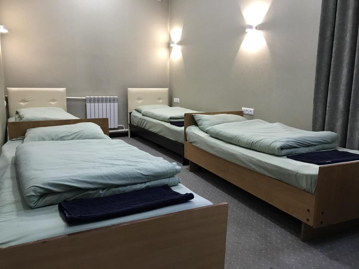 Apple Hostel Bishkek Bagian luar foto